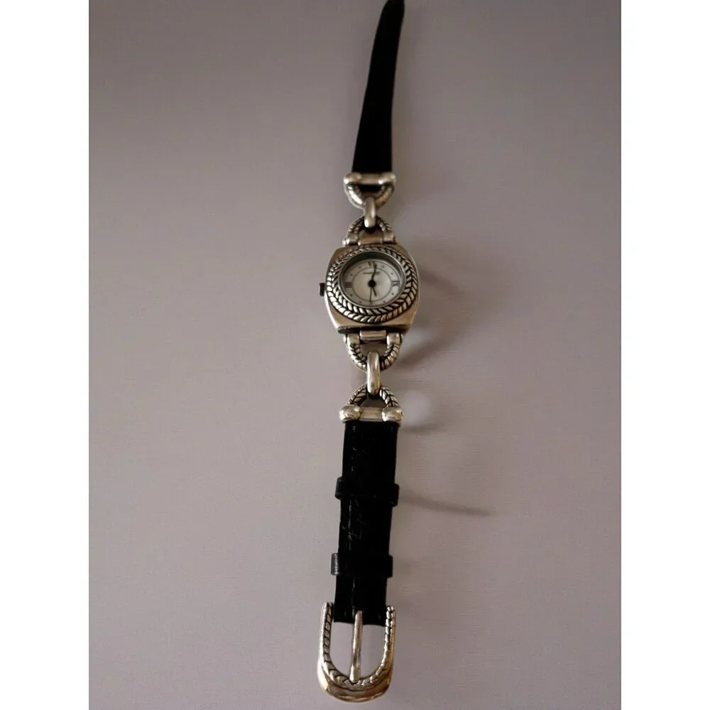 Geneva Watch Round Silver Toned Face Brown Buckle Band Heart Themed New Battery